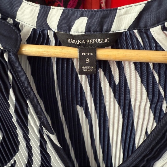 Banana Republic Petite Pleated Mini Dress Small Navy Zebra - Picture 4 of 9